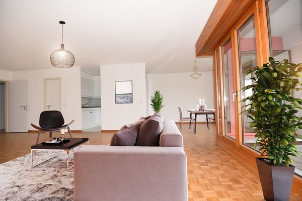 Beau 1 pièces de 120 m2 avec balcon 2
