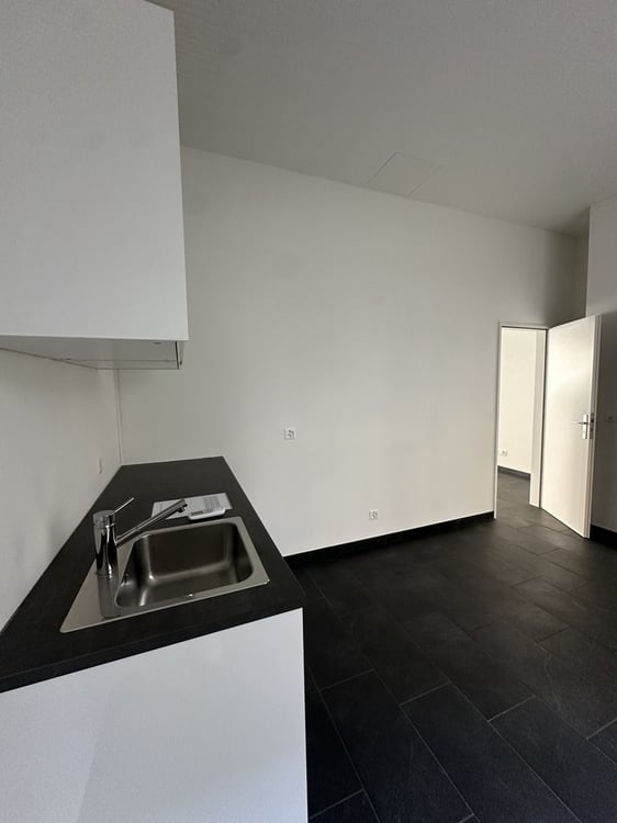 Helle Gewerbefläche mit Schaufenster für Laden, Büro oder Studio 7