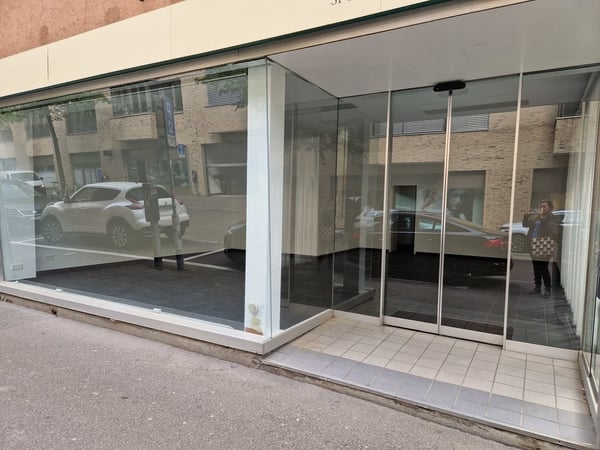 Helle Gewerbefläche mit Schaufenster für Laden, Büro oder Studio 3