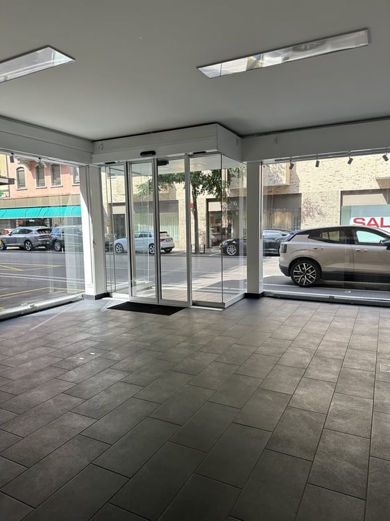 Helle Gewerbefläche mit Schaufenster für Laden, Büro oder Studio 5