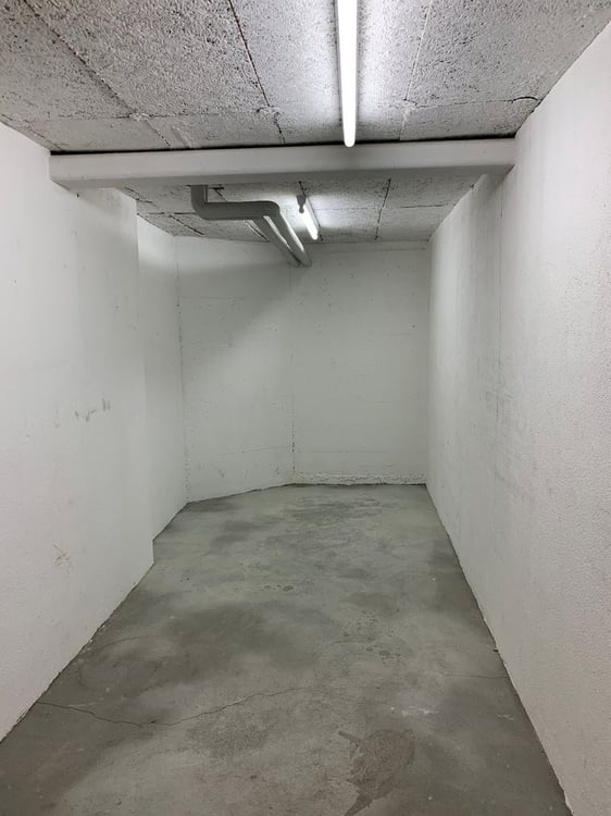 Petit dépôt de 13 m2 dans immeuble résidentiel 3
