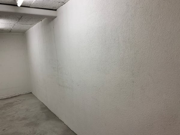 Petit dépôt de 13 m2 dans immeuble résidentiel 4