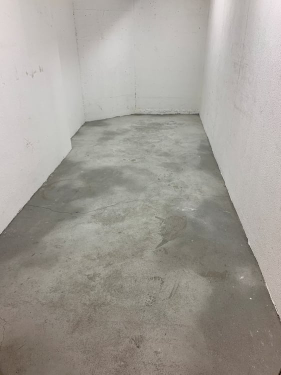 Petit dépôt de 13 m2 dans immeuble résidentiel 7