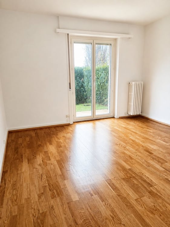 Logement à proximité du centre-ville avec petite terrasse. 2