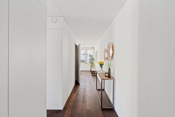 Helle und grosszügige Wohnung an zentraler Lage in Zürich-Oerlikon 2