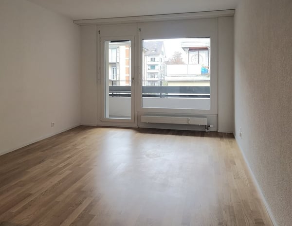 Moderne 2.5-Zimmerwohnung mit Balkon an zentraler Lage 3