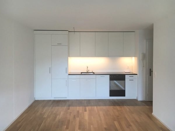 Moderne 2.5-Zimmerwohnung mit Balkon an zentraler Lage 2