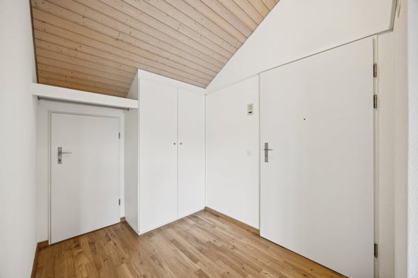Grosszügige Dachwohnung mit Balkon und Schwedenofen 5
