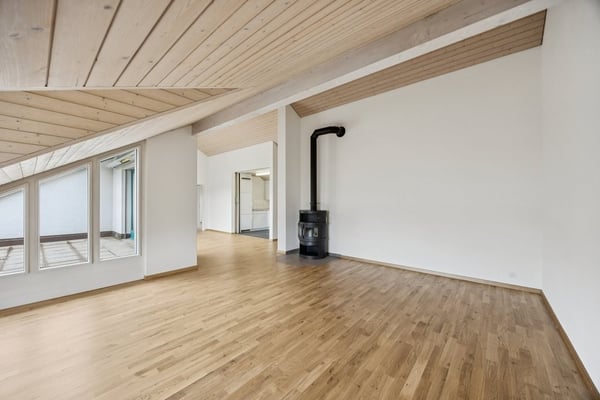 Grosszügige Dachwohnung mit Balkon und Schwedenofen 3