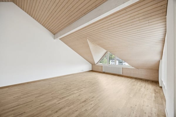 Grosszügige Dachwohnung mit Balkon und Schwedenofen 6