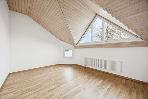 Grosszügige Dachwohnung mit Balkon und Schwedenofen 7