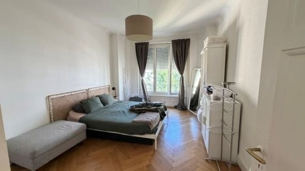 Spacieux et lumineux, proche de l'av. de Cour ! 3
