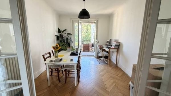 Spacieux et lumineux, proche de l'av. de Cour ! 5