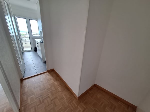 Bel appartement au centre-ville avec vue sur les montagnes et le lac 2