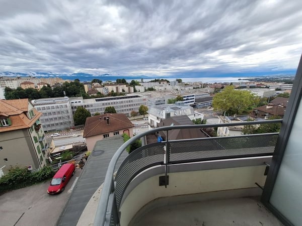 Bel appartement au centre-ville avec vue sur les montagnes et le lac 4