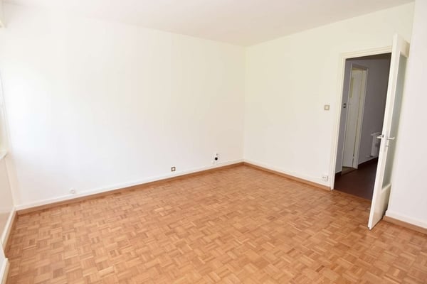 Proche Source, joli 2.5 pièces avec grand balcon au calme (de suite) 3