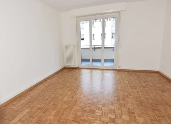 Proche Source, joli 2.5 pièces avec grand balcon au calme (de suite) 1