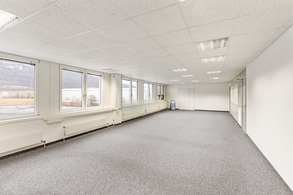 Seltene Kombination aus Büro und Lager an einem Standort 2