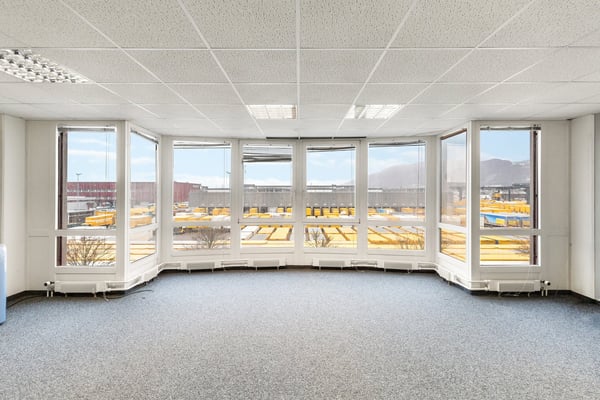 Seltene Kombination aus Büro und Lager an einem Standort 9
