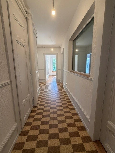 Magnifique 5 pièces avec moulures et cheminée décorative 12