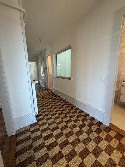 Magnifique 5 pièces avec moulures et cheminée décorative 12