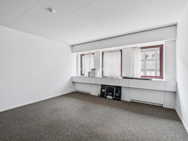 Spazi ufficio luminosi in posizione centrale a Locarno 10