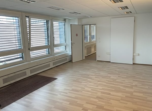 Bureau à louer en centre ville de Fribourg ! 2