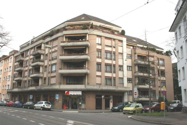 Platz in Autoeinstellhalle 3