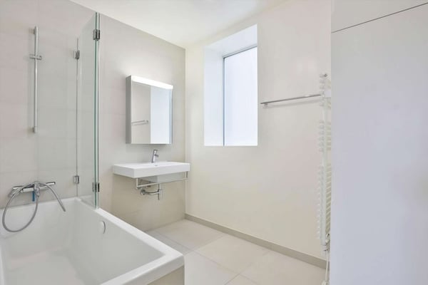 Appartement avec cachet donnant sur la rue du Rhône 4