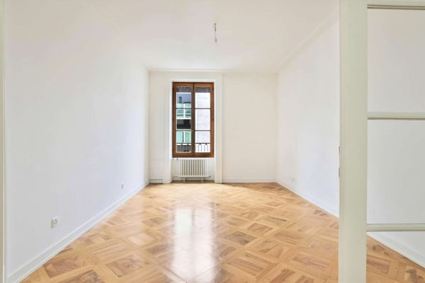 Appartement avec cachet donnant sur la rue du Rhône 2