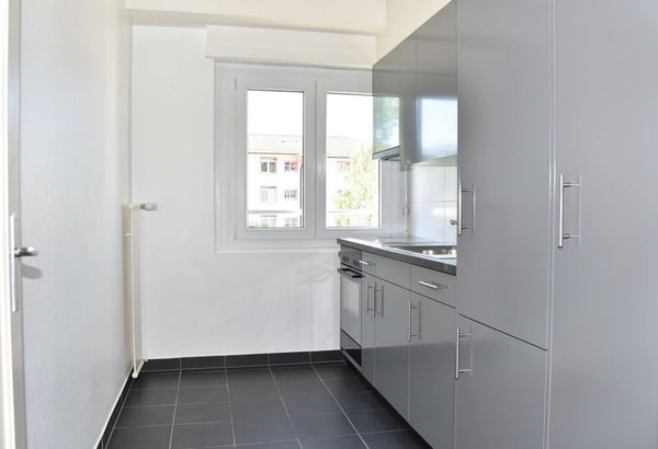 Dans un immeuble rénové, beau 3 pièces proche gare 8
