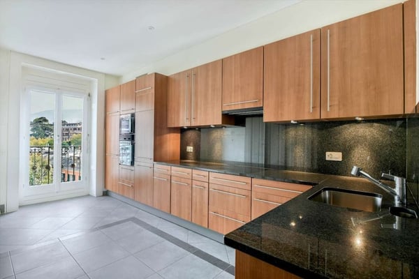 Appartement d'exception dans le quartier de l'Eglise Russe 8