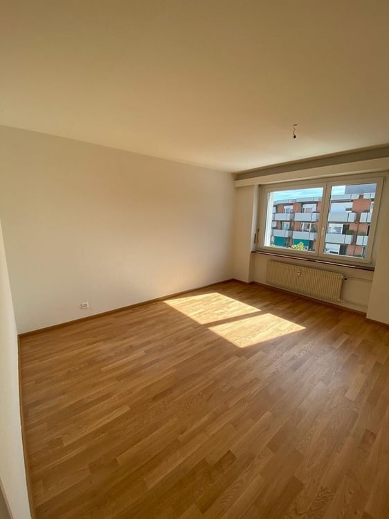 grosse 6-Zimmerwohnung sucht neue Bewohner - auch als WG geeignet 2
