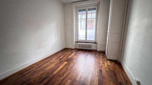 Logement rénové au centre ville ! 5