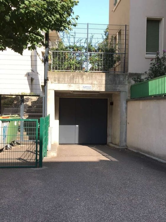 Einstellhallenplatz direkt am Rhein 2