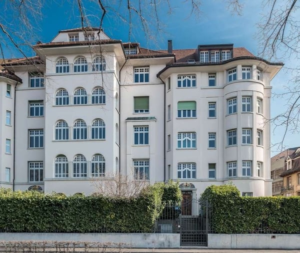 Einstellhallenplatz direkt am Rhein