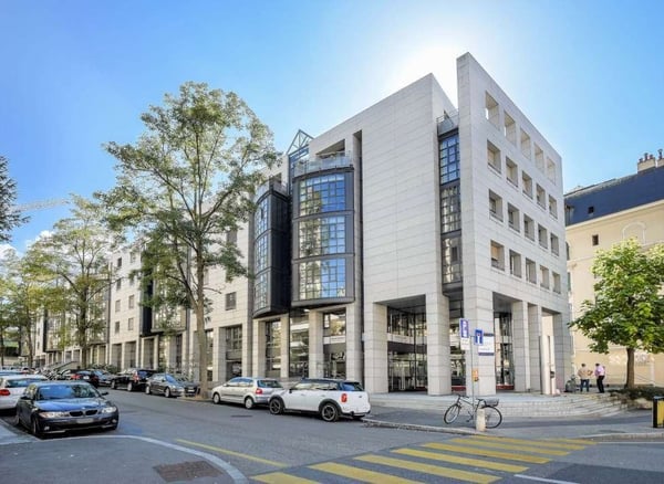Parking intérieur dans le quartier des Eaux-Vives 8