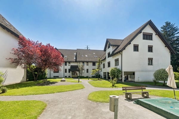 Wohnung mit Sitzplatz sucht Single! 1