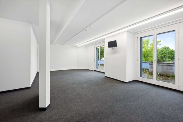 Gewerbe- und Wohnliegenschaft an zentraler Lager in Thayngen zu verkaufen 3