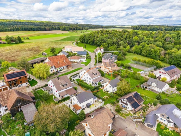 Grosses Doppeleinfamilienhaus mit Garten - perfekt gelegen im Herzen von Büttenhardt