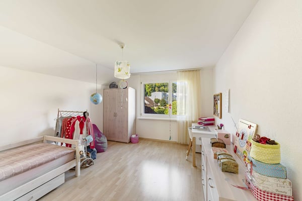 Grosses und lichtdurchflutetes Doppeleinfamilienhaus mit gepflegtem Garten 5