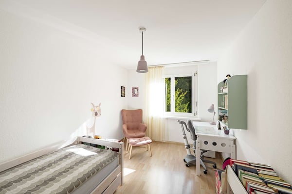 Grosses und lichtdurchflutetes Doppeleinfamilienhaus mit gepflegtem Garten 4