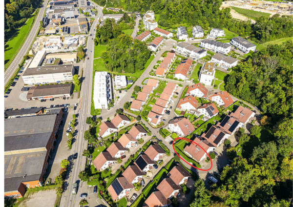 Grosses und lichtdurchflutetes Doppeleinfamilienhaus mit gepflegtem Garten 11