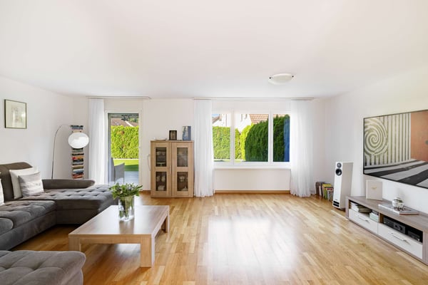 Grosses und lichtdurchflutetes Doppeleinfamilienhaus mit gepflegtem Garten 7