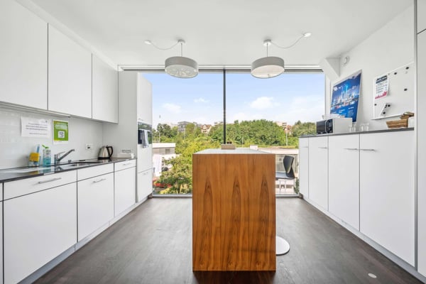 Exzellente Büroflächen direkt am Rheinufer 11