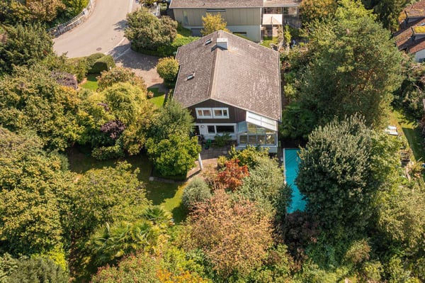 Freistehendes Einfamilienhaus mit atemberaubendem Garten 1