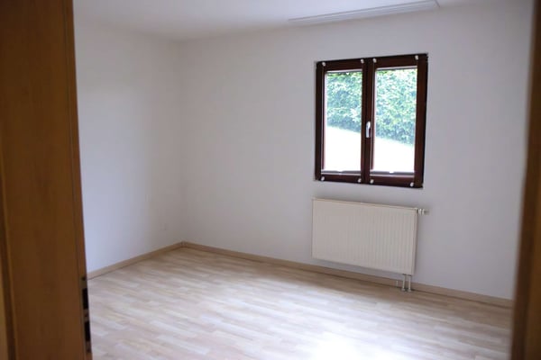 Grosszügiges 2.5-Zimmer-Einfamilienhaus mit Einliegerwohnung im Erdgeschoss 5