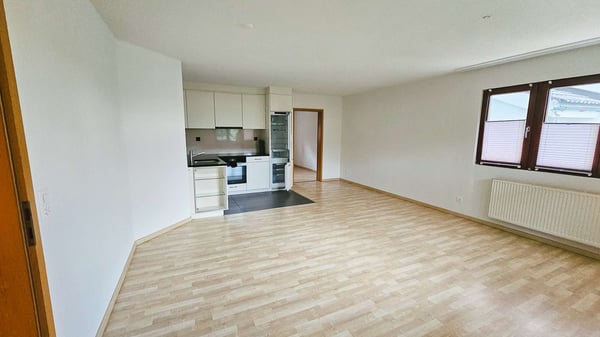 Grosszügiges 2.5-Zimmer-Einfamilienhaus mit Einliegerwohnung im Erdgeschoss 3