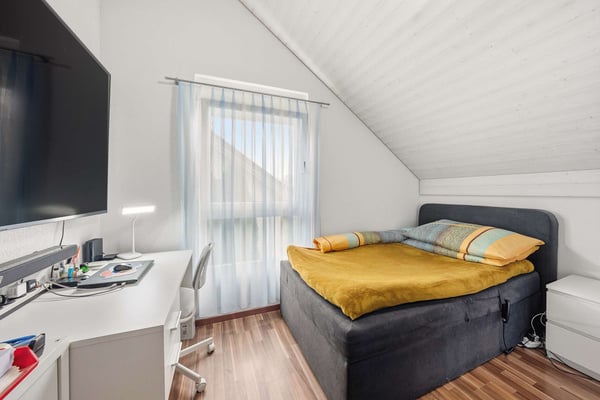 Freistehendes Einfamilienhaus mit grosszügigem Garten in Staad SG 12