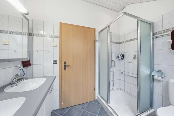 Freistehendes Einfamilienhaus mit grosszügigem Garten in Staad SG 5